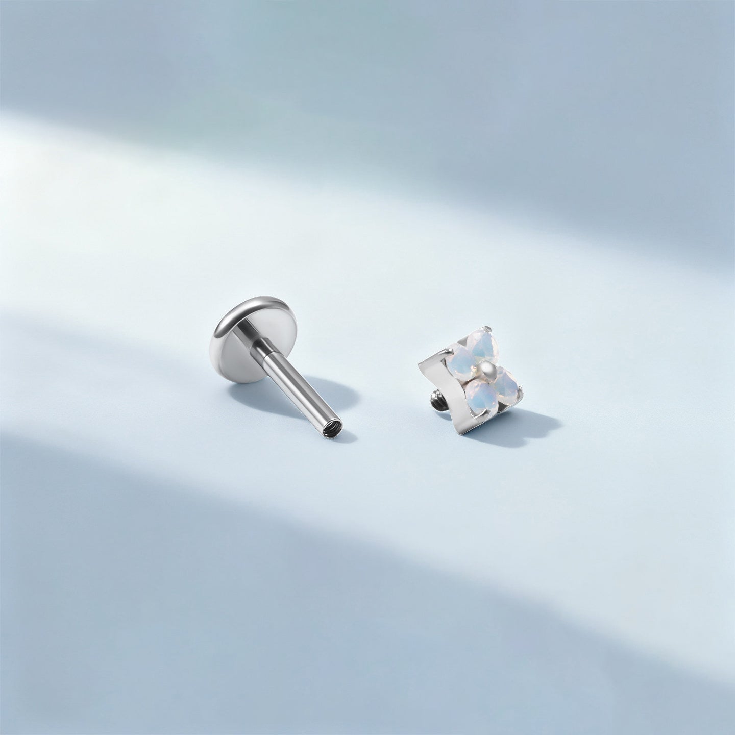 Boucles d'oreilles en titane et opale en forme de fleur de cerisier 