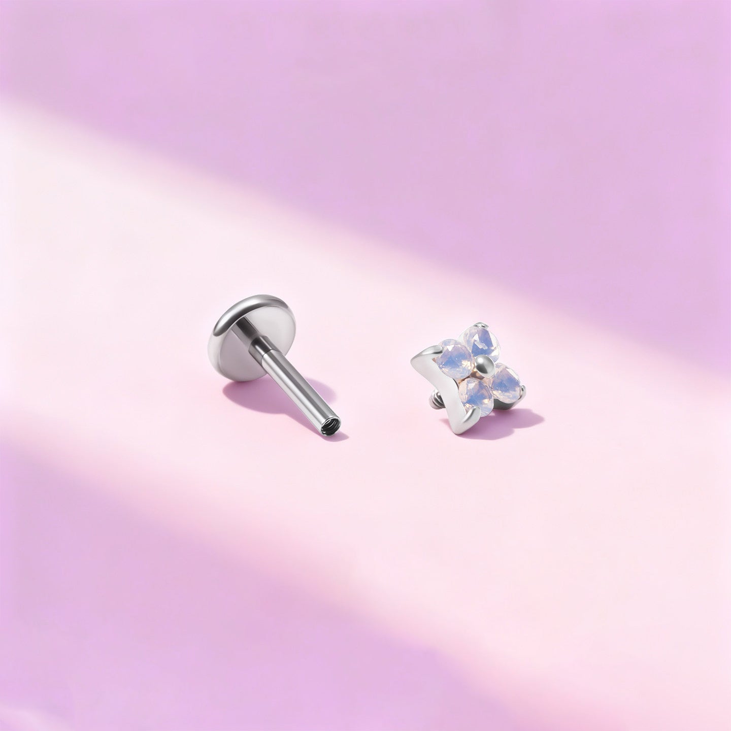 Boucles d'oreilles en titane et opale en forme de fleur de cerisier 