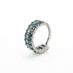 Bague d'oreille carrée en titane sertie de zirconiums cubiques irisés et massifs 