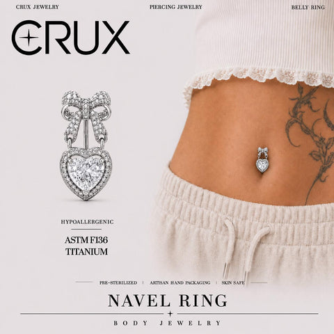 Titan-Bauchpiercing mit Schleifenherz