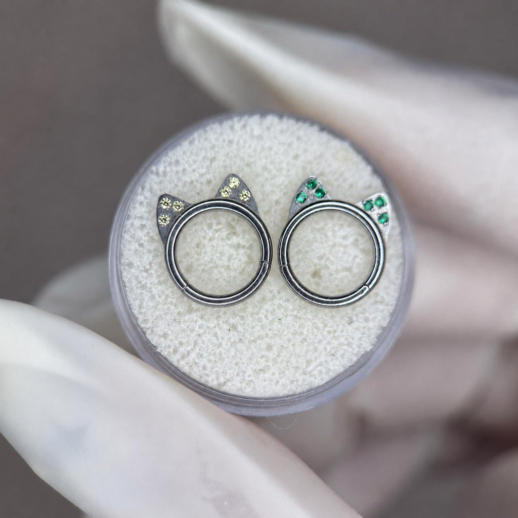 Titanium Crystal Cat Ear Septum Clicker detail 3
