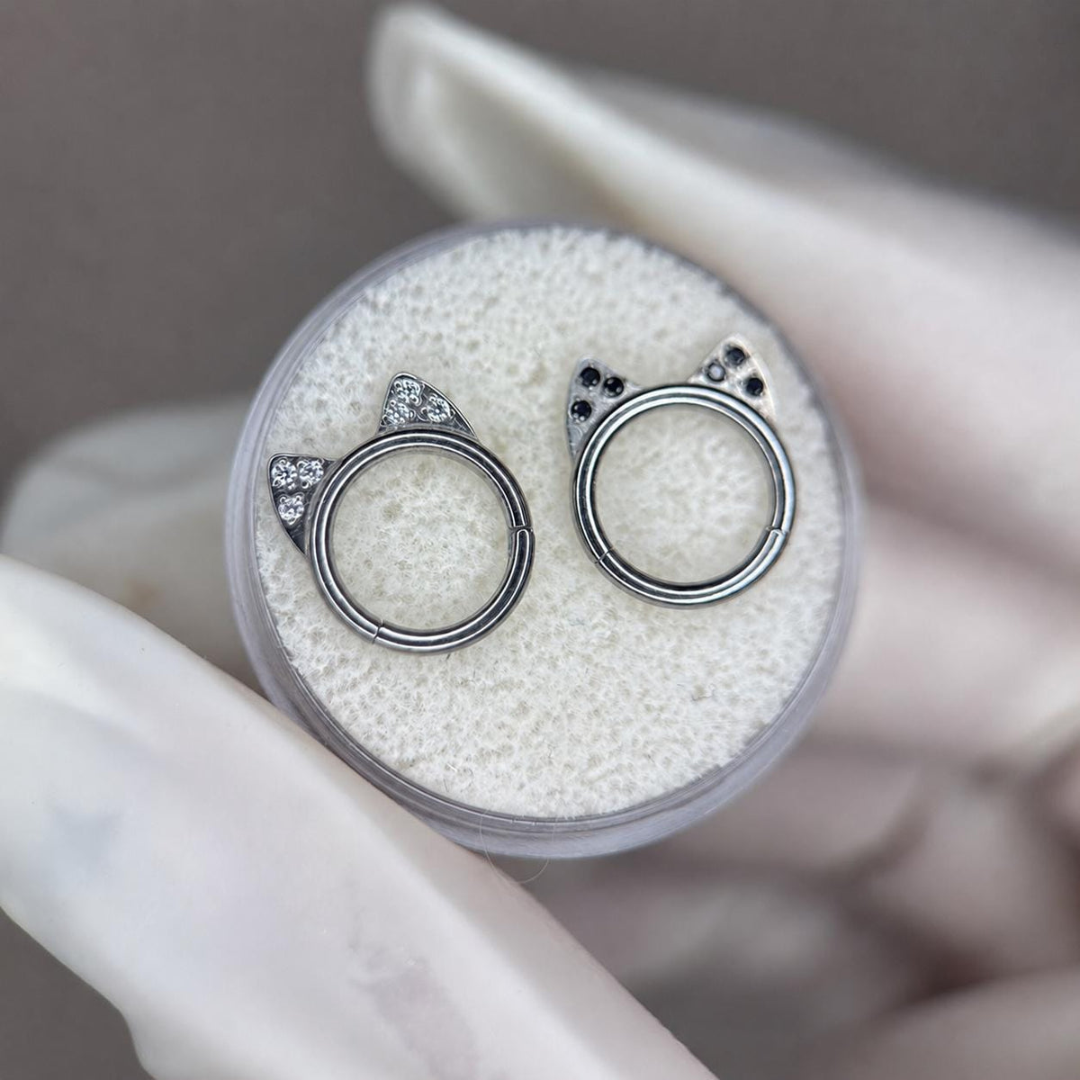 Titanium Crystal Cat Ear Septum Clicker detail 4