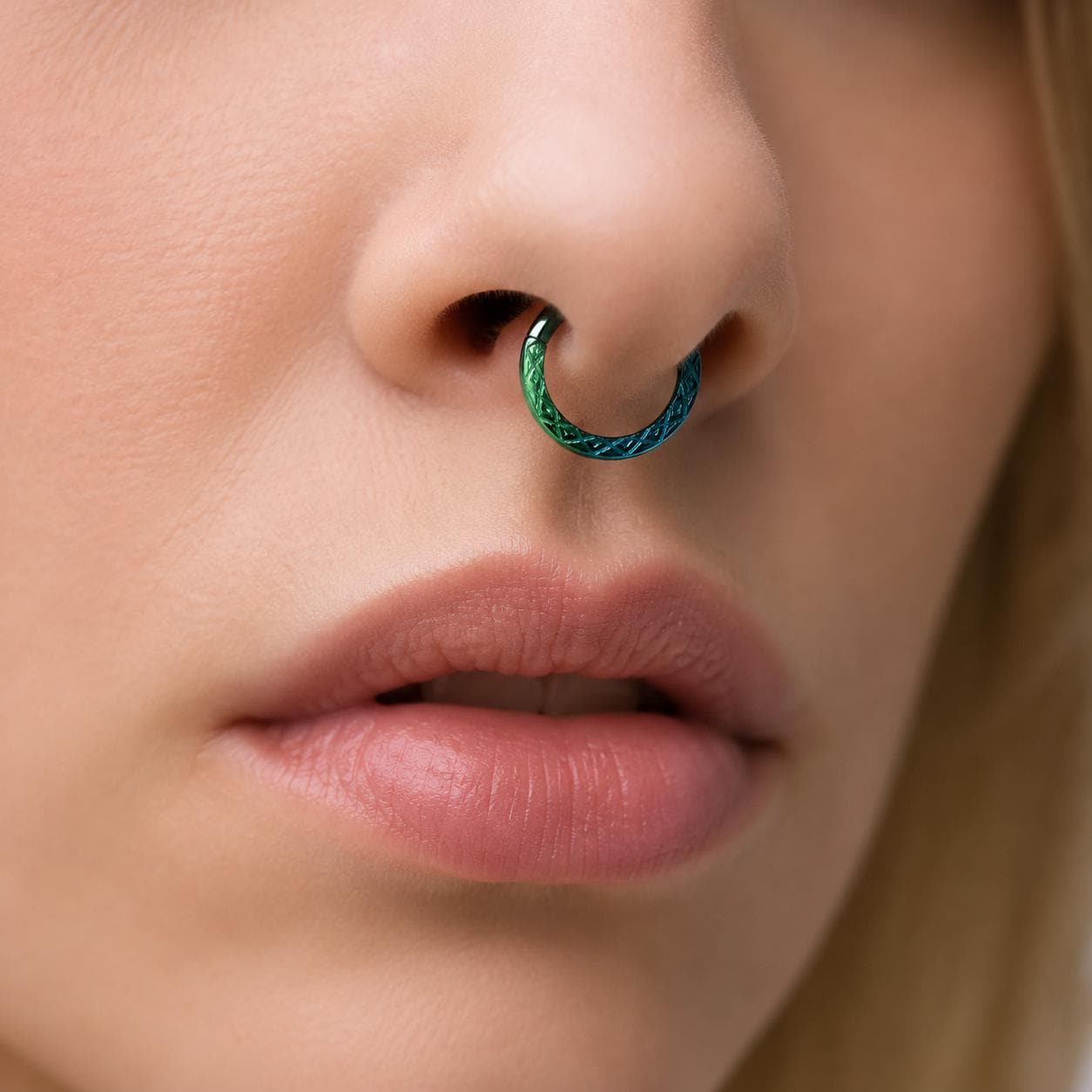 Titanium Iridescent Faceted Septum Clicker detail 3
