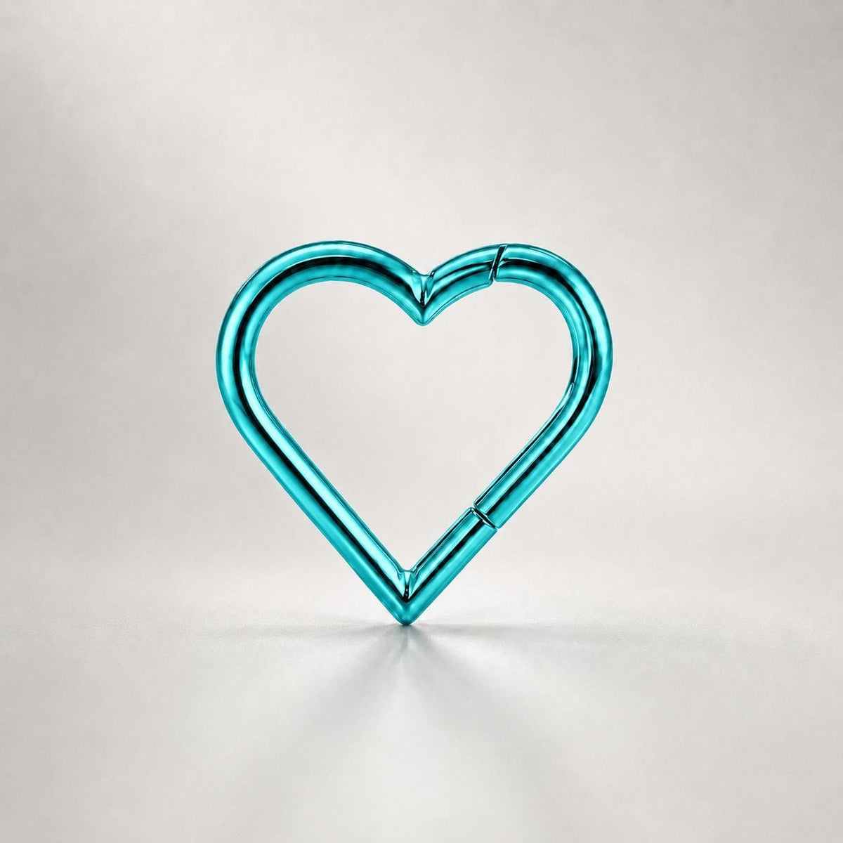 Titanium CZ Heart Septum Clicker detail 12