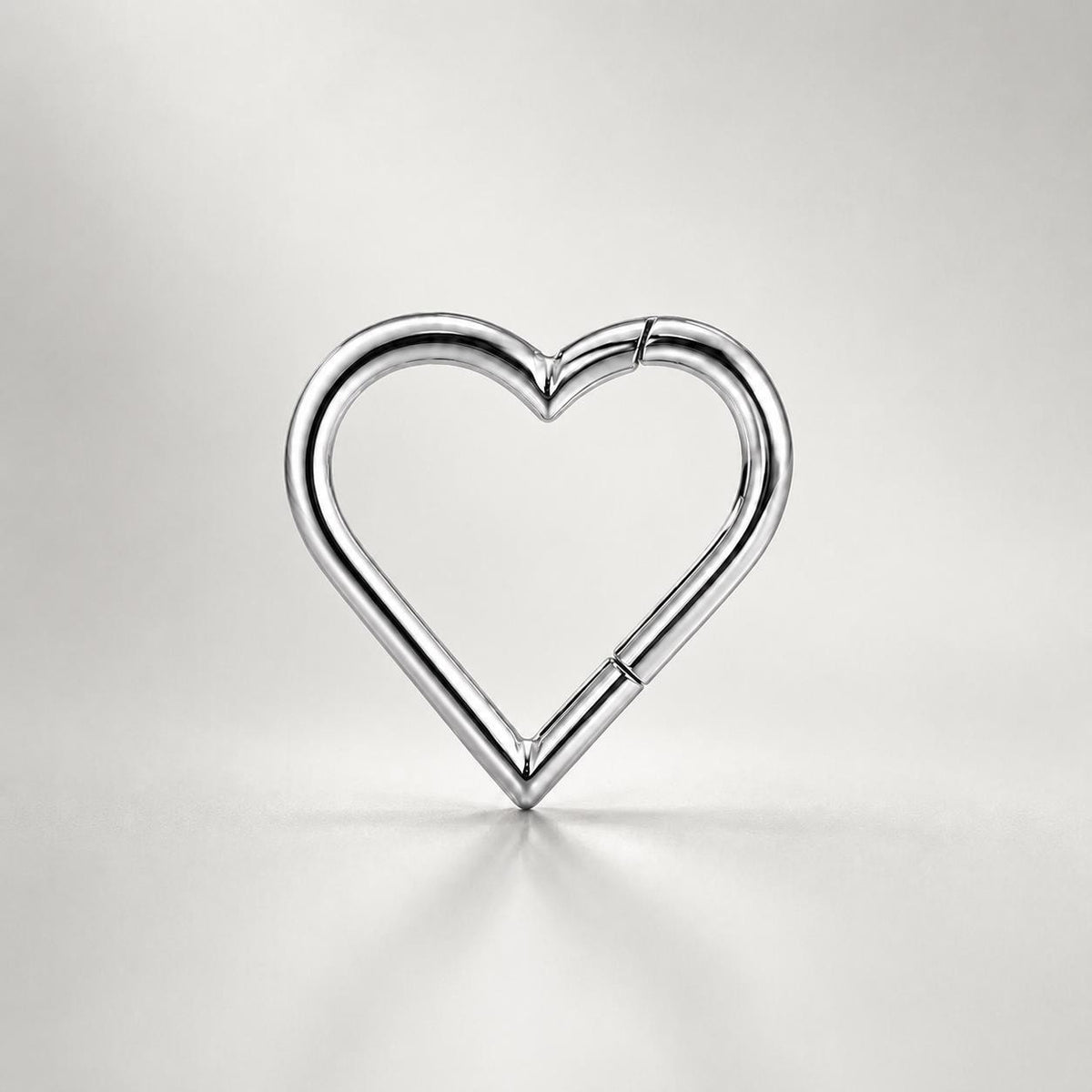 Titanium CZ Heart Septum Clicker detail 15