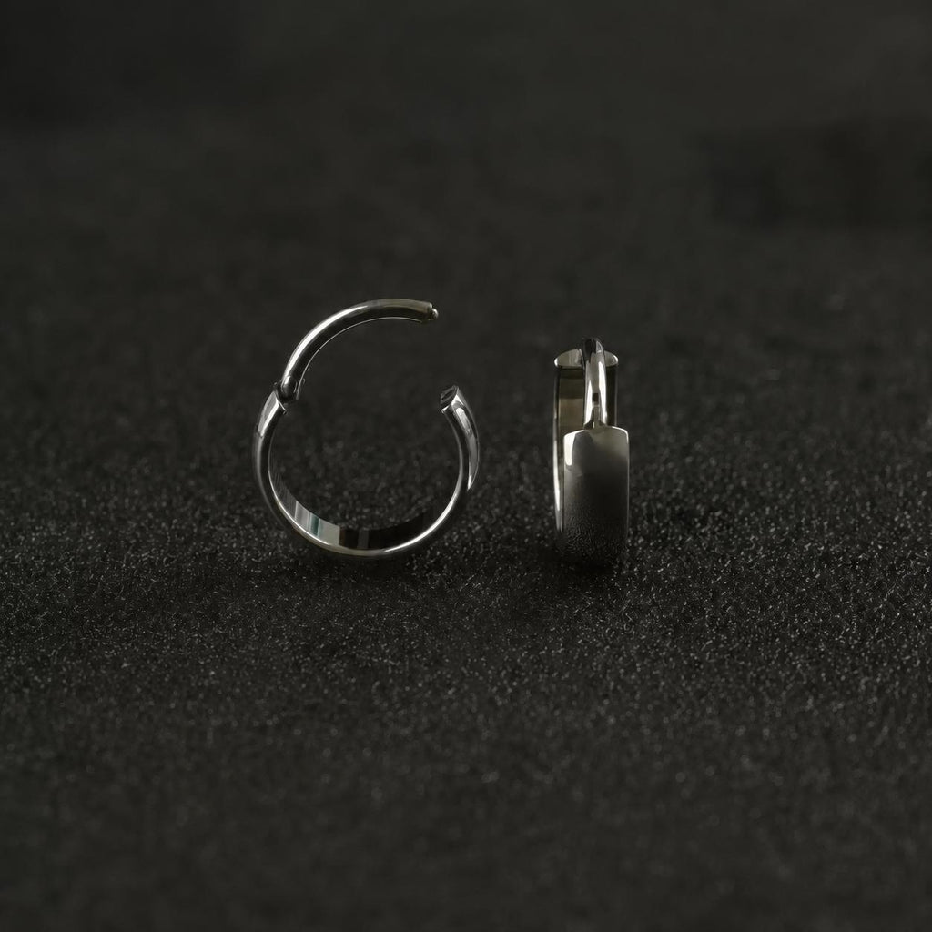 Titanium Chunky Gold Septum Clicker detail 3