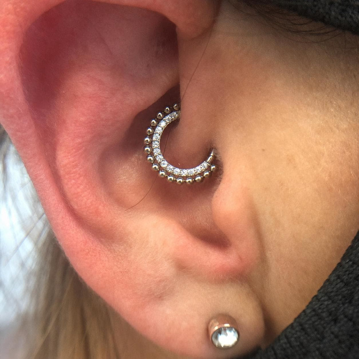 Titanium Beaded CZ Septum Clicker detail 3