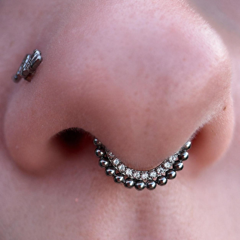 Titanium Beaded CZ Septum Clicker detail 4
