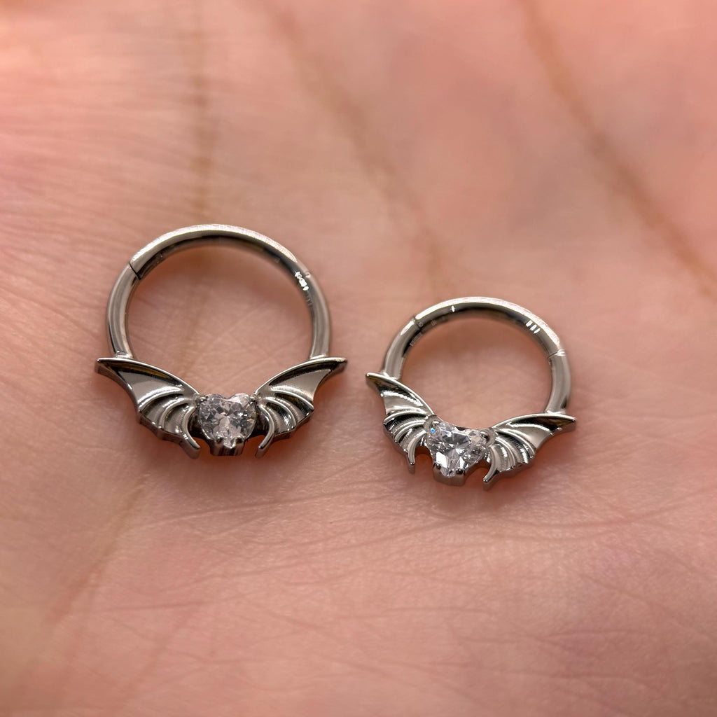 Titanium Bat Wing Heart Septum Clicker detail 4