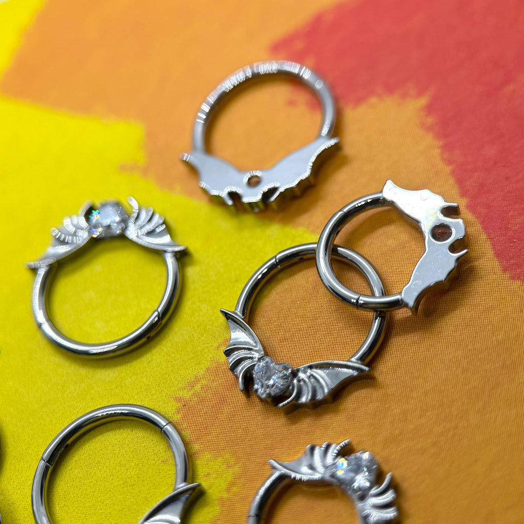 Titanium Bat Wing Heart Septum Clicker detail 6