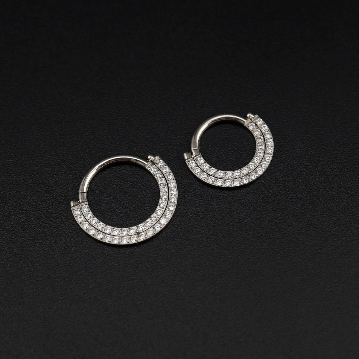 Titanium Pavé CZ Septum Clicker detail 4