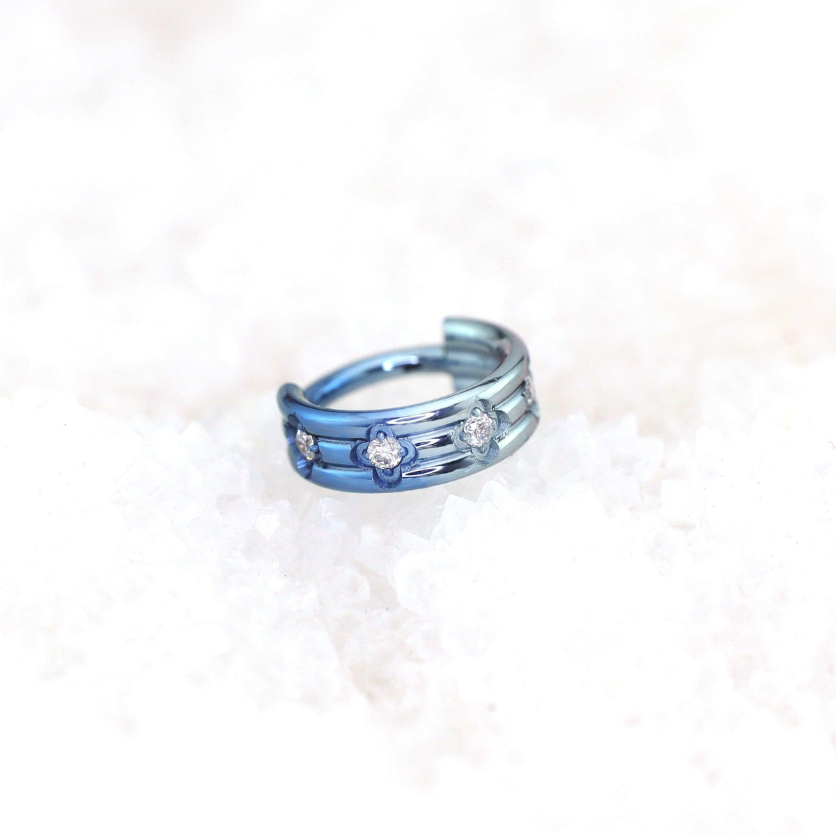 Titanium Four-Leaf Clover Septum Clicker detail 5