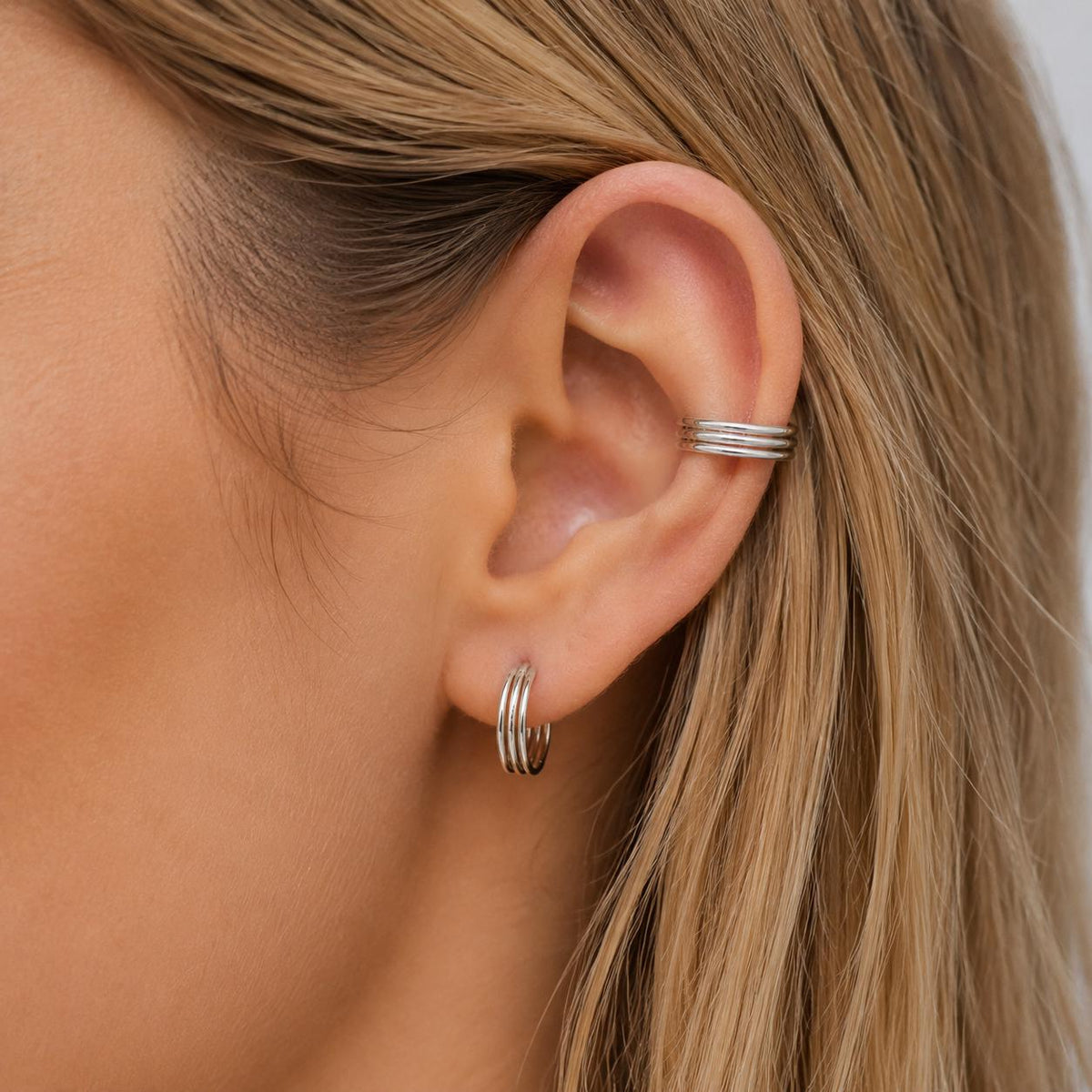 Titanium Triple Hoop Septum Clicker detail 2