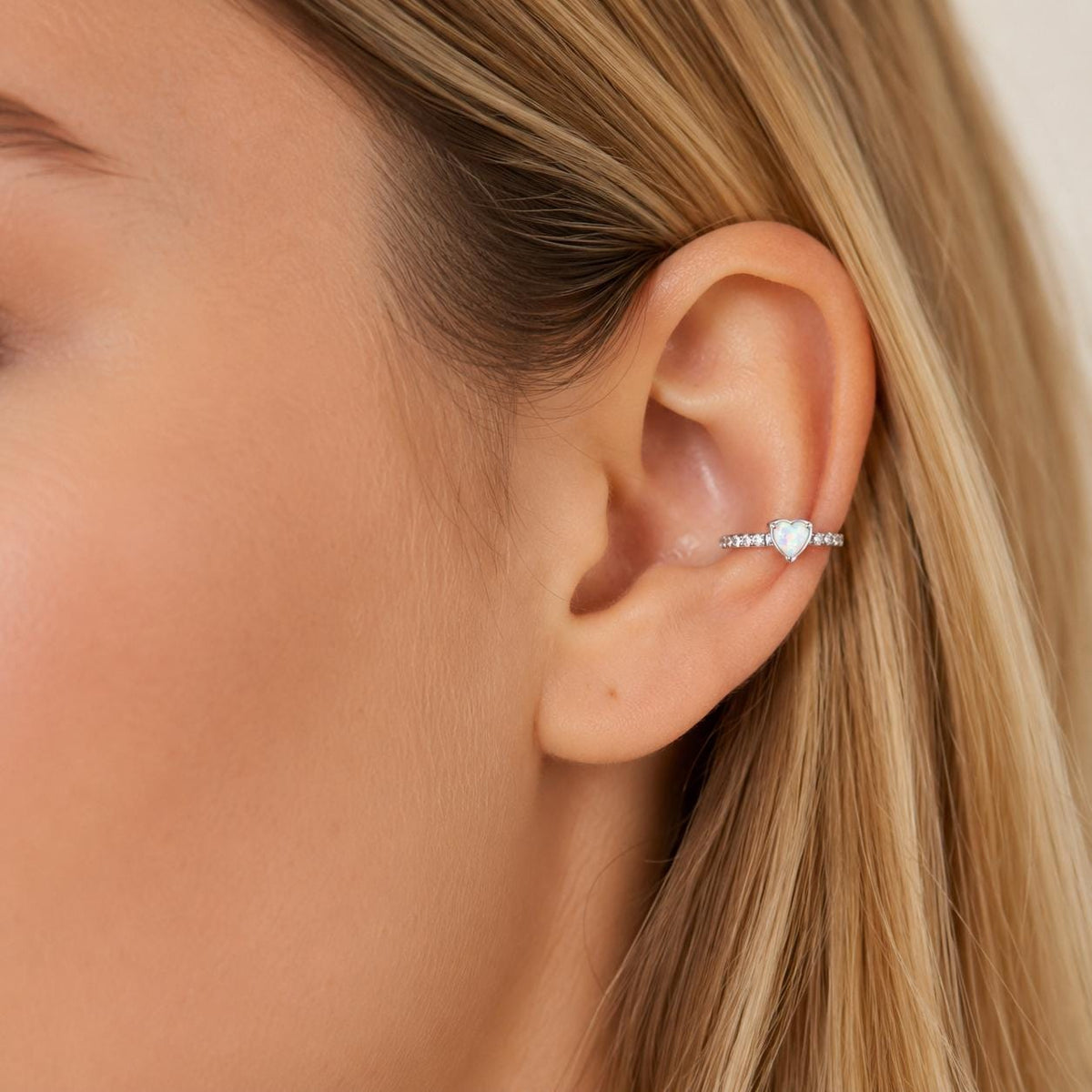 Titanium Opal Heart Septum Clicker detail 2