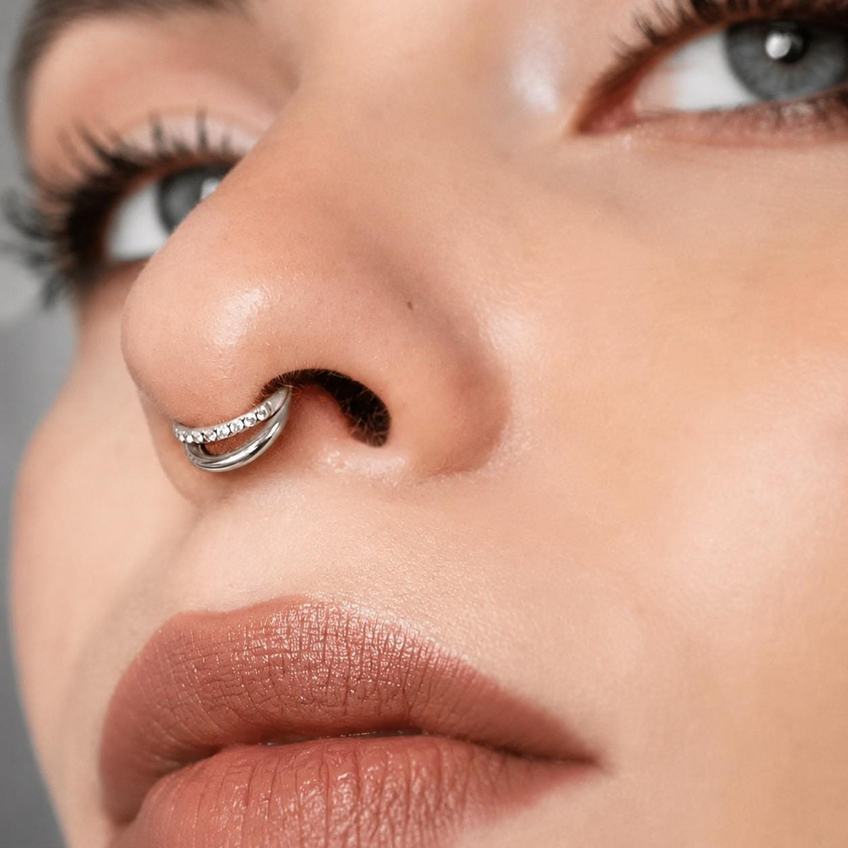 Titanium Double Layer CZ Septum Clicker detail 2