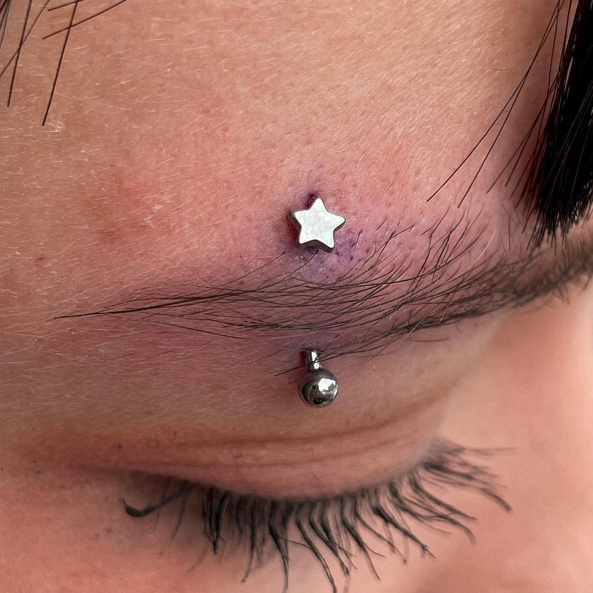 Silver Star Titanium Eyebrow Barbell detail 2