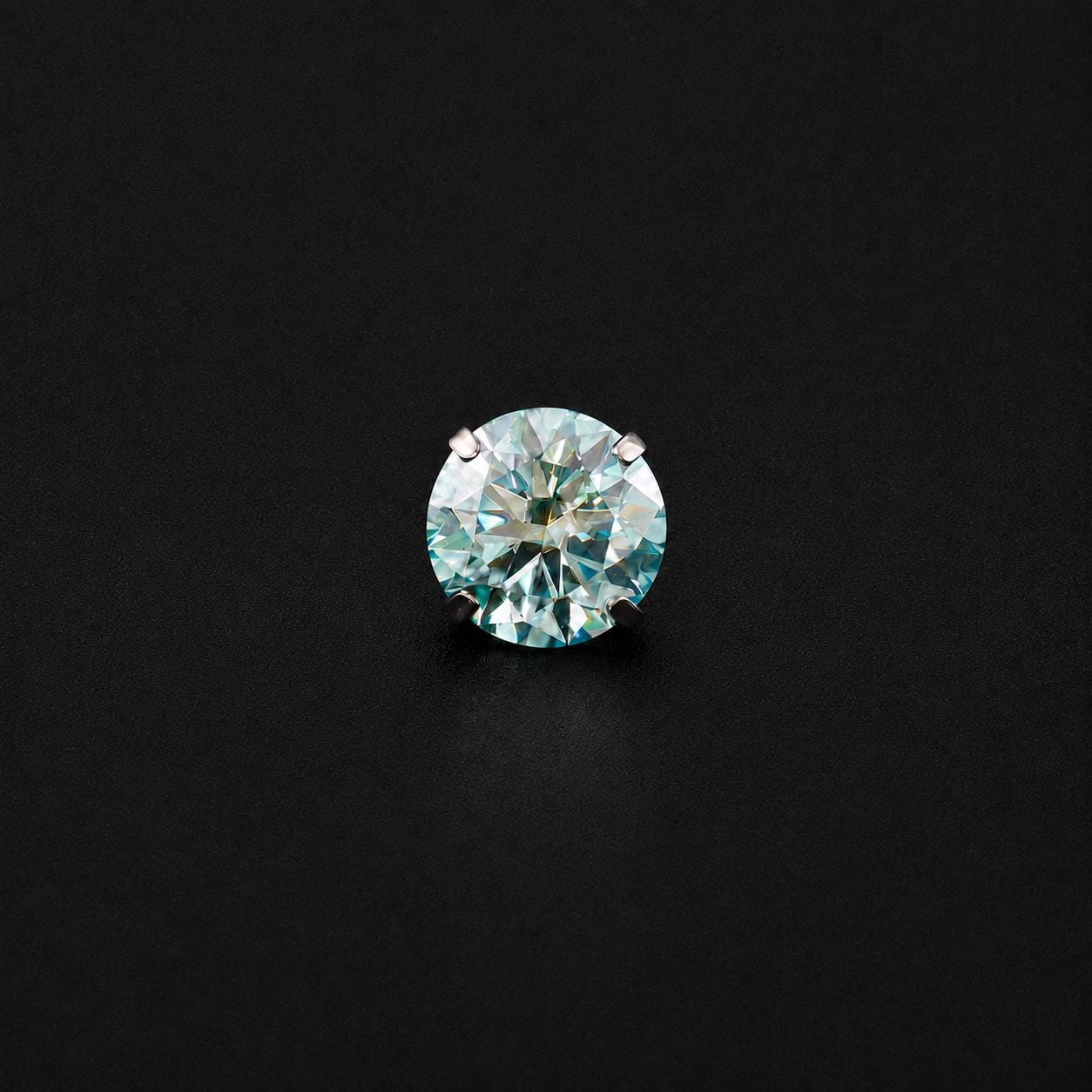 Emerald Green Moissanite Flat Back Stud - product image 6