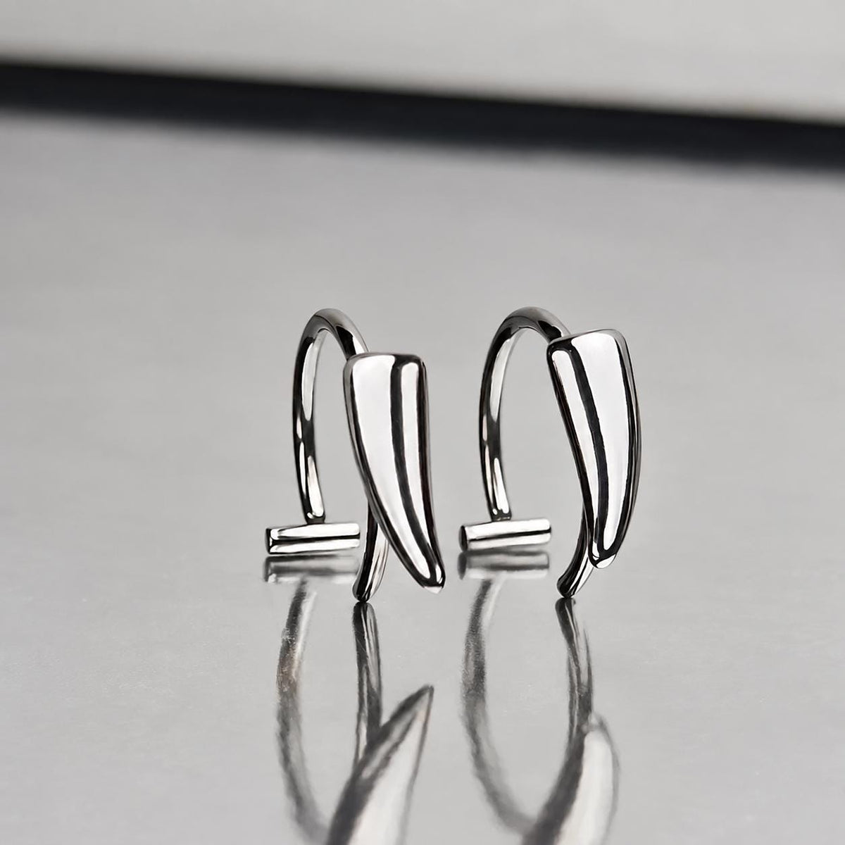 Vampire Fang Lip Cuffs detail 4