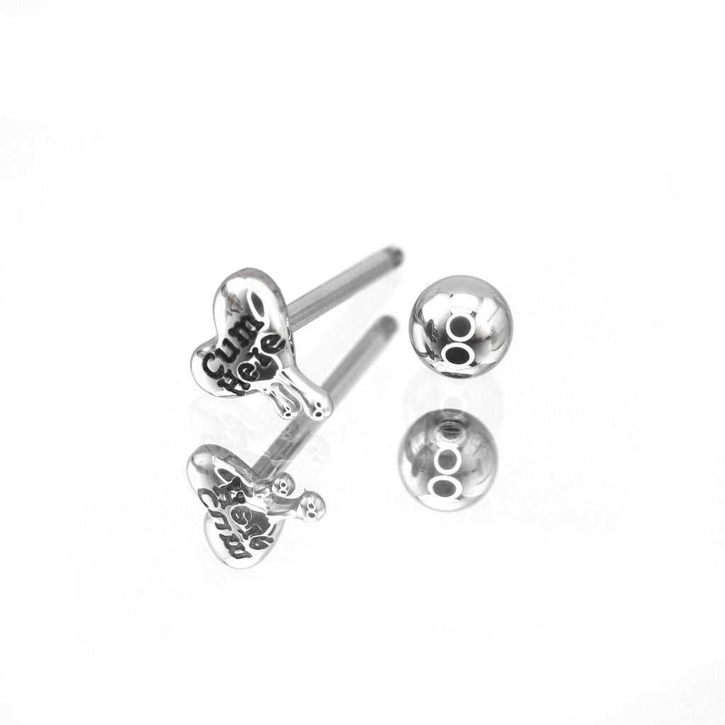 Zungenpiercing aus Edelstahl mit dem Aufdruck „KISS“ 