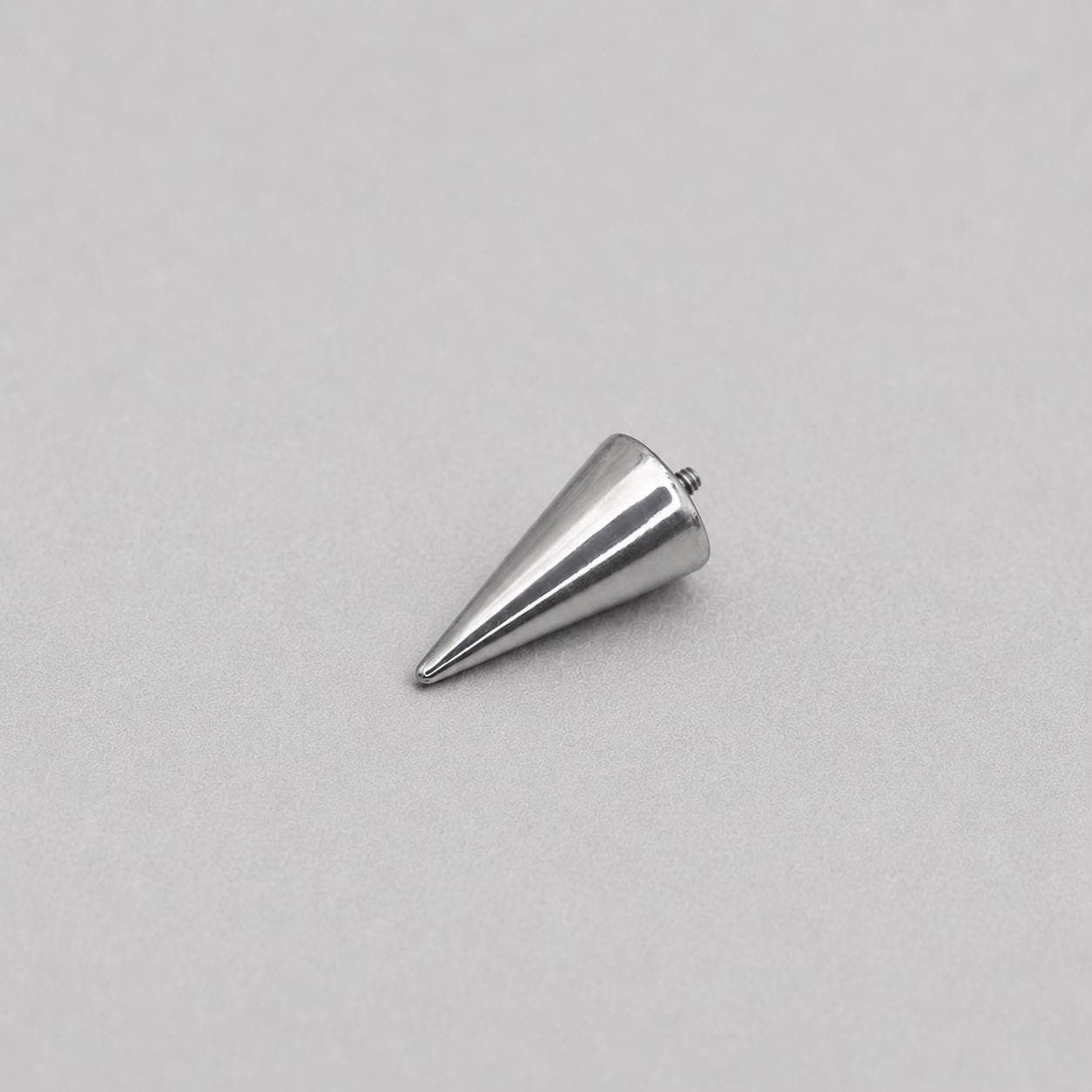 Multi-Fit Spike End F136 Titanium piercing top detail 9