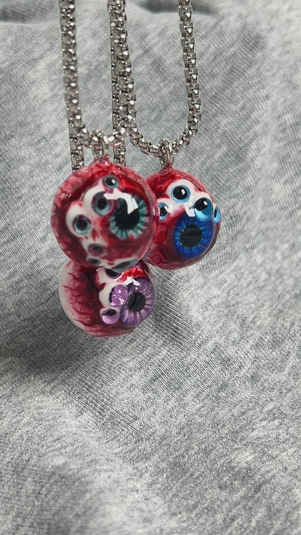 Cthulhu-Auge – Halskette mit blutiger Doppelpupille