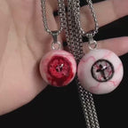 Cthulhu-Auge – Halskette mit blutiger Doppelpupille