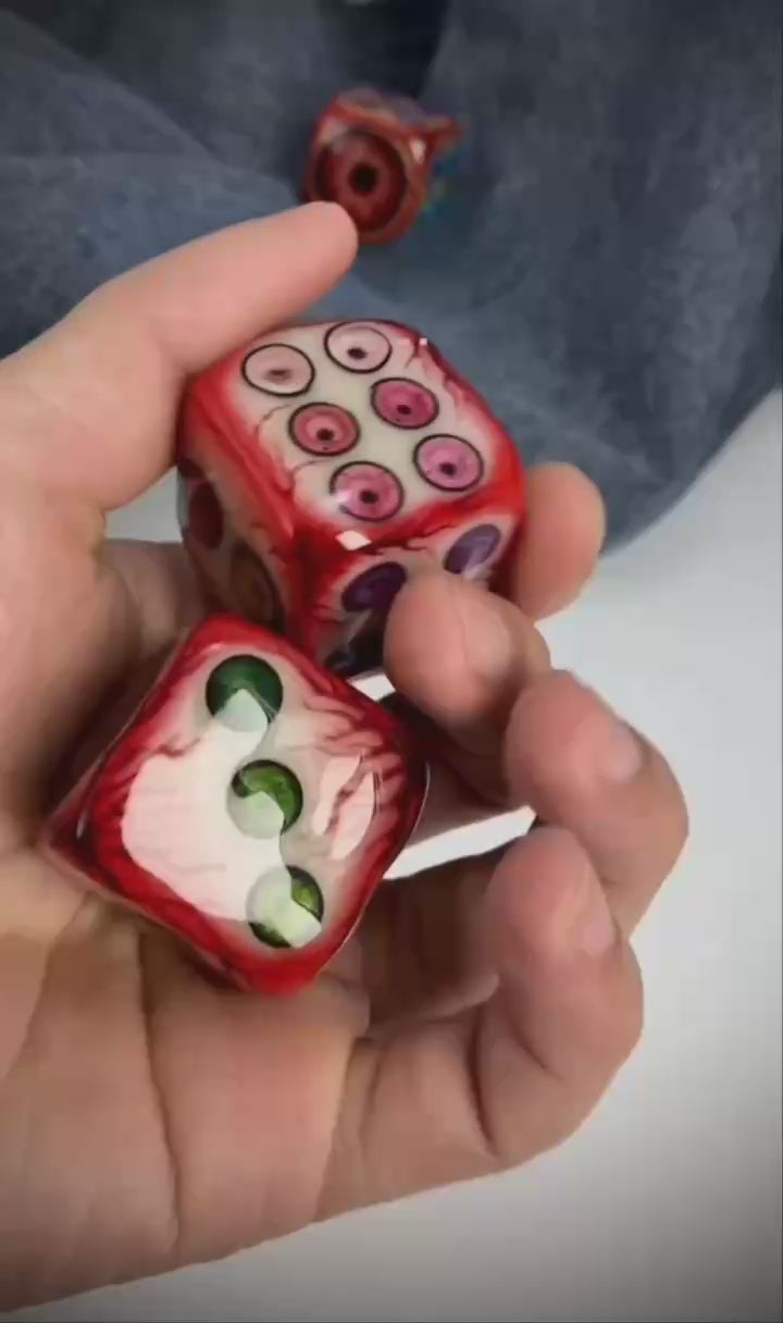 Handmade "Eye of Cthulhu" D6 Dice – Realistic Monster Eye Resin Die