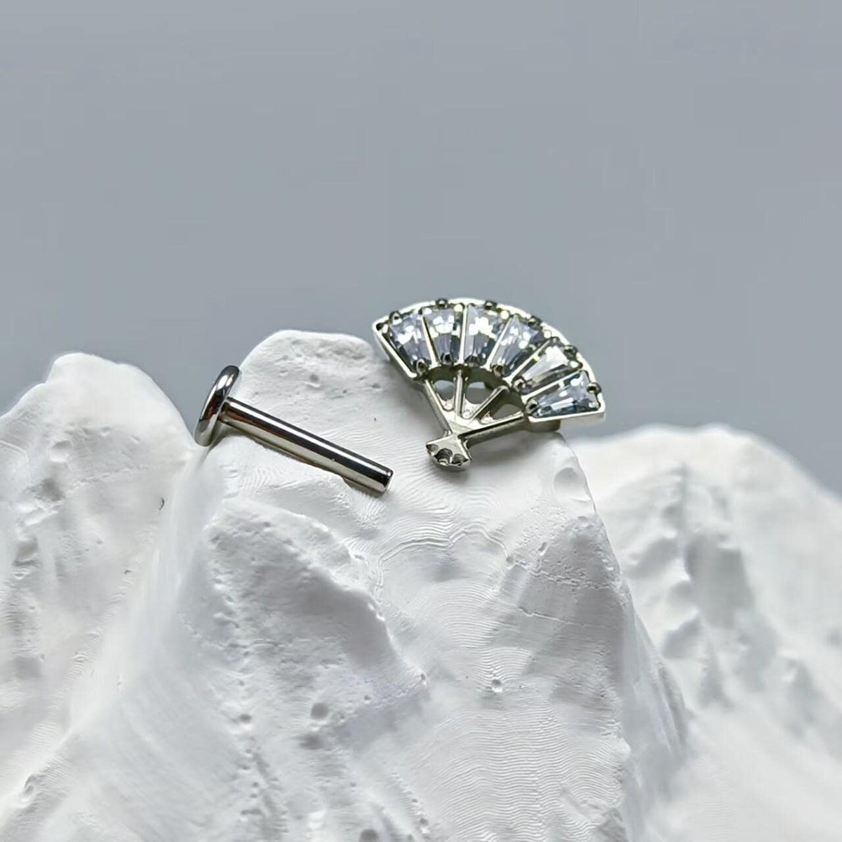 Aurora Fan F136 Titanium flat-back jewelry image 03