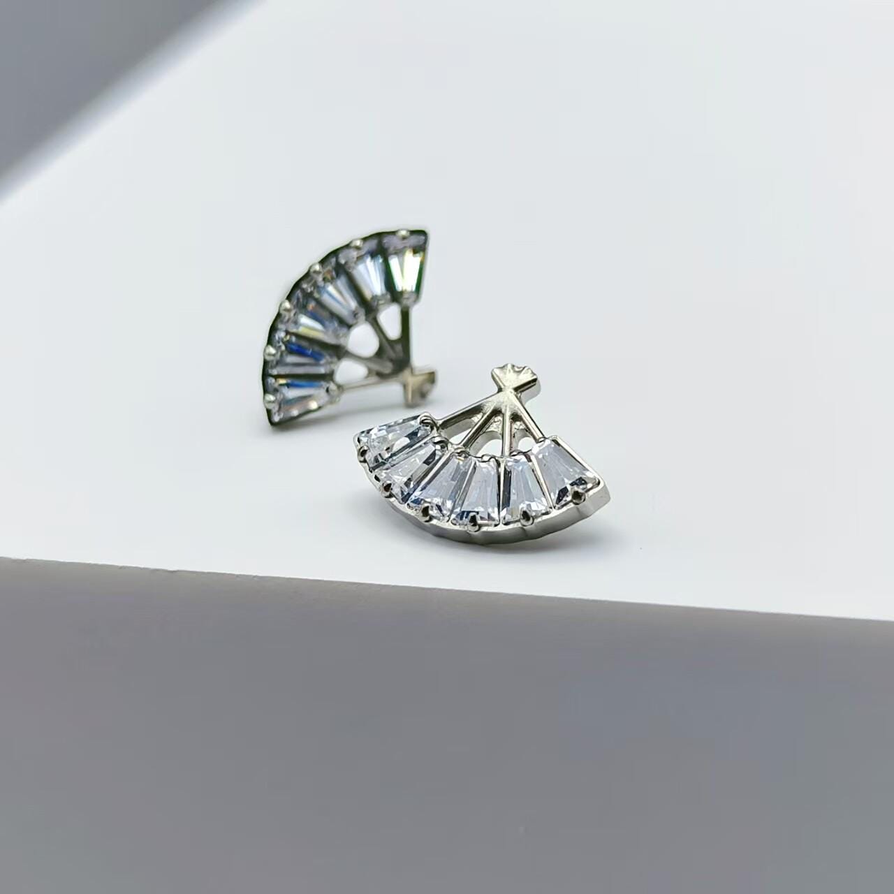 Aurora Fan F136 Titanium flat-back jewelry image 04