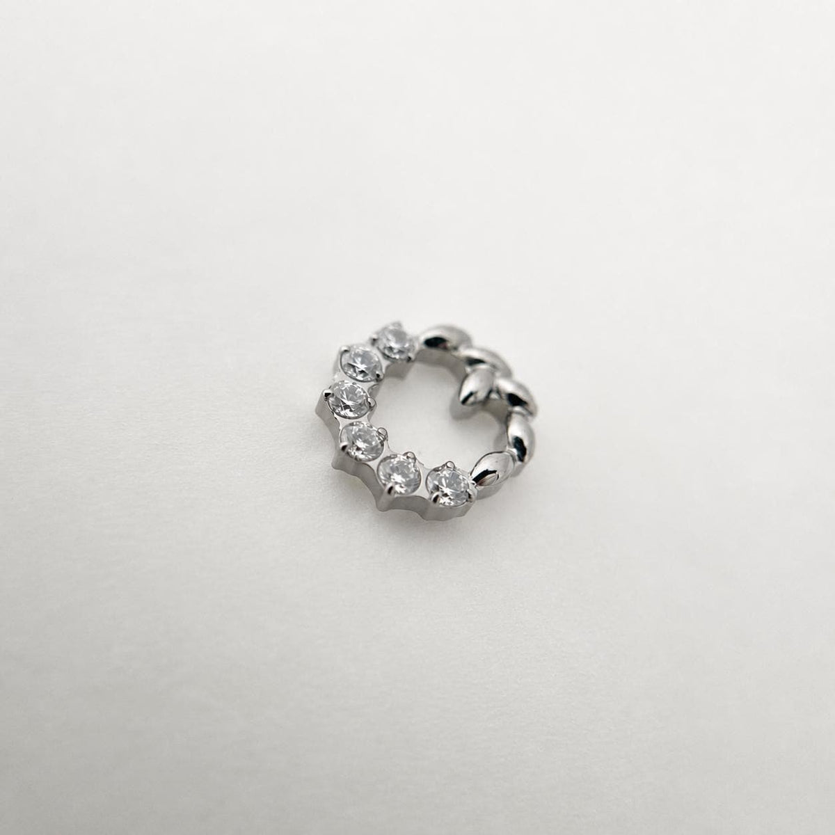 Laurel Wreath F136 Titanium flat-back jewelry image 04