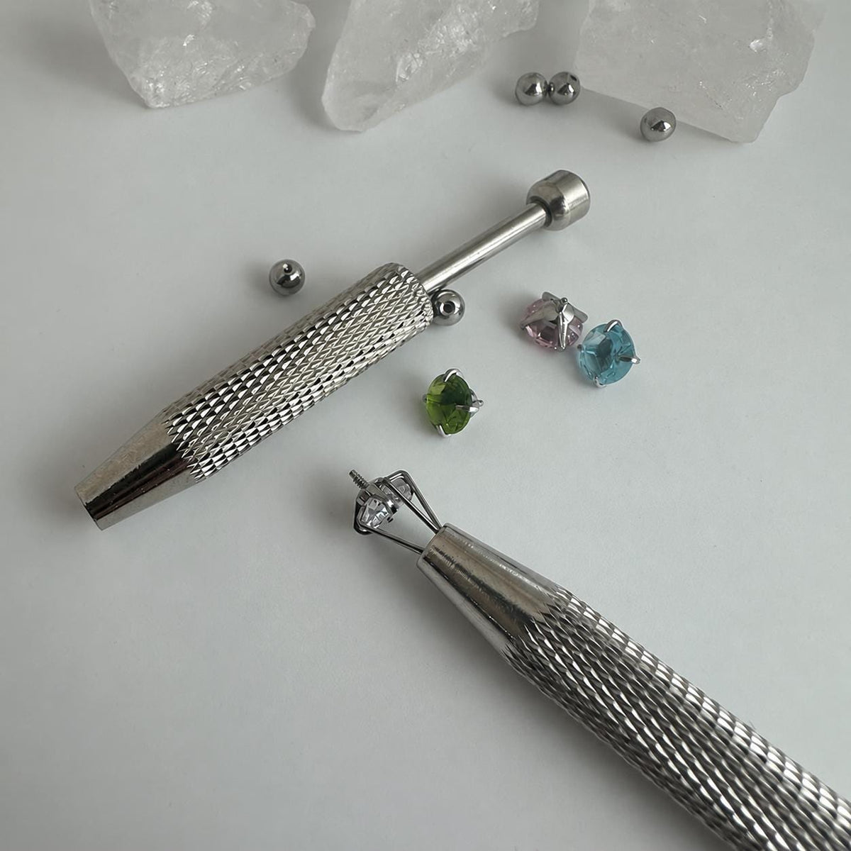 4-Prong Body Jewelry Ball Grabber detail 3