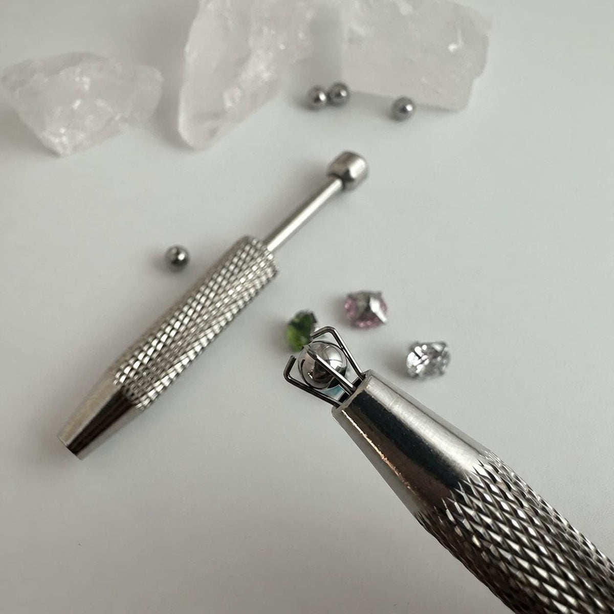 4-Prong Body Jewelry Ball Grabber detail 5