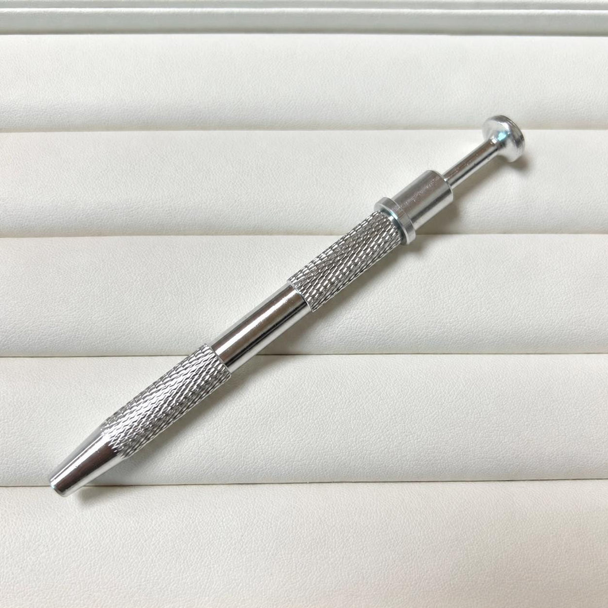 4-Prong Body Jewelry Ball Grabber detail 6