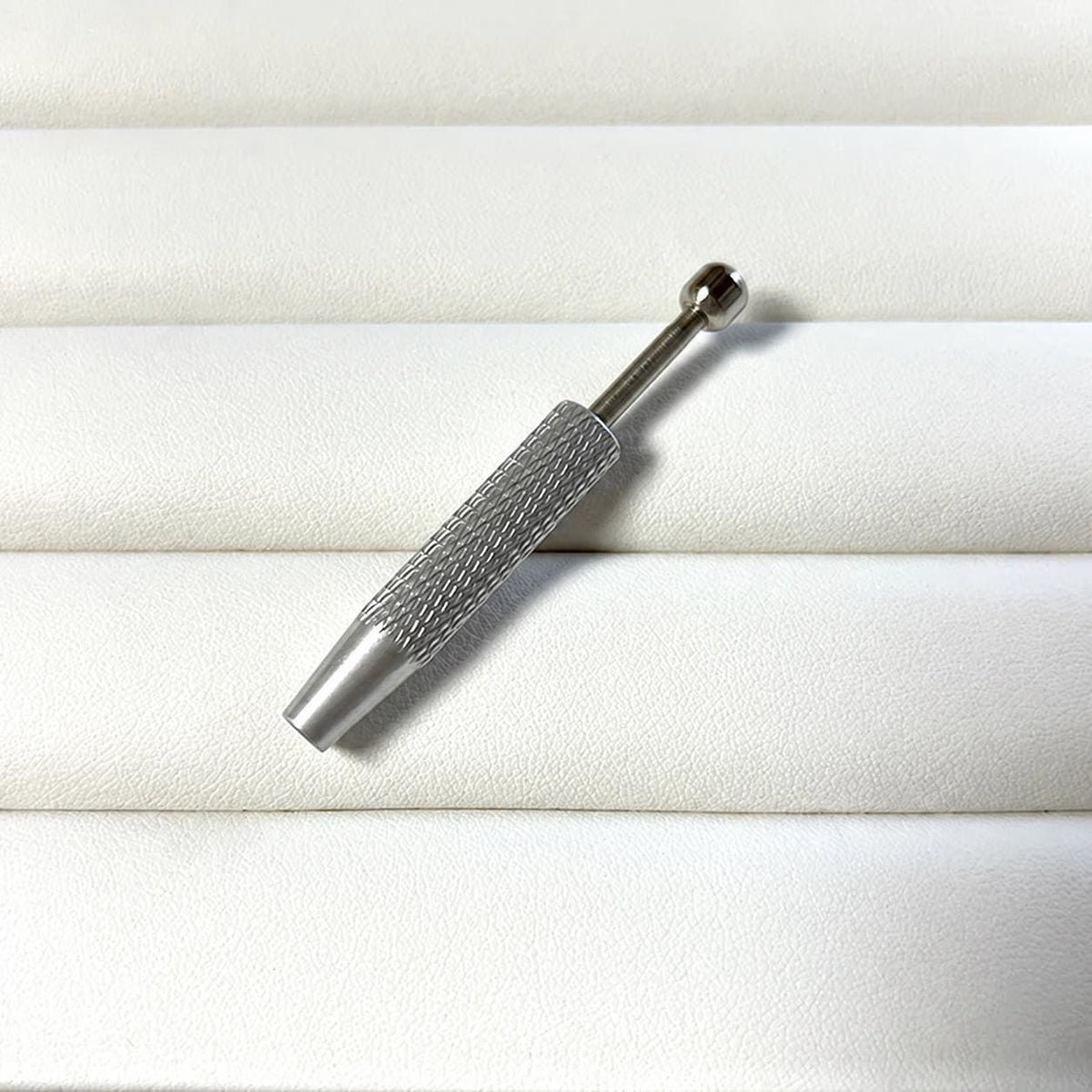 4-Prong Body Jewelry Ball Grabber detail 7